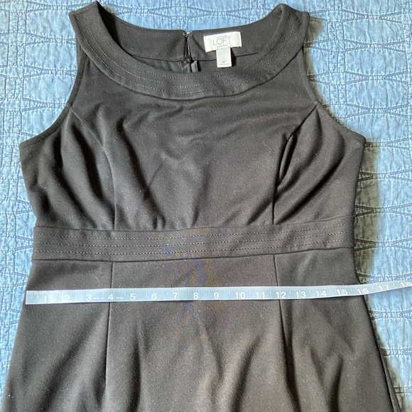 Sleeveless black dress - Picture 3 of 4